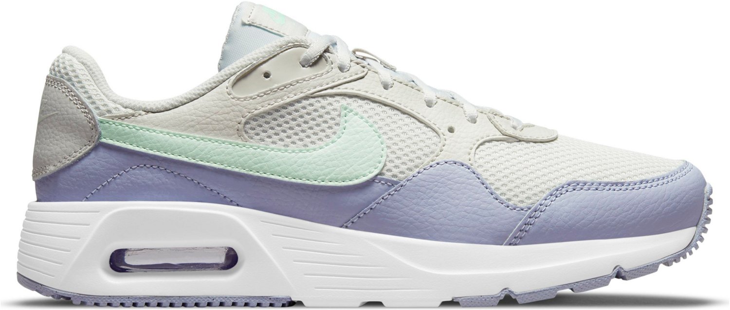 do women's air max run small