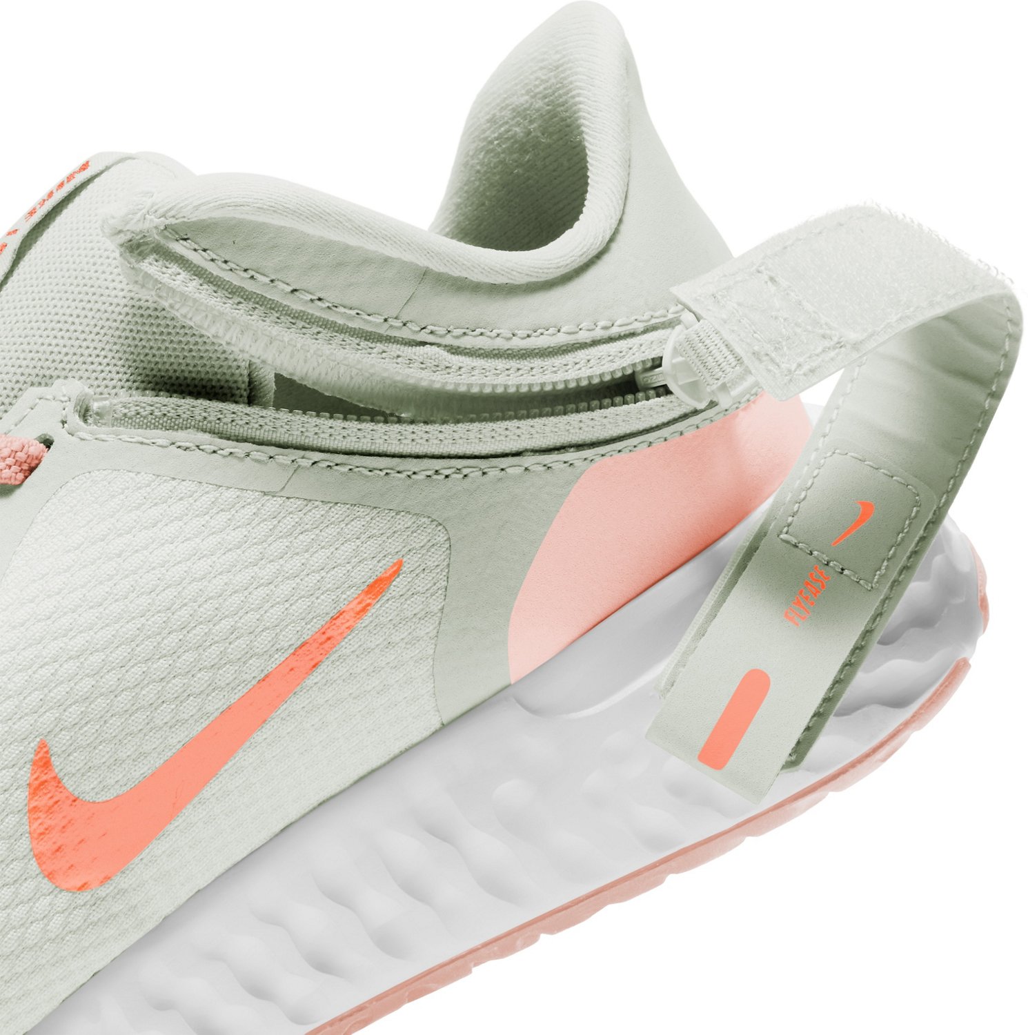 revolution 5 flyease sneaker