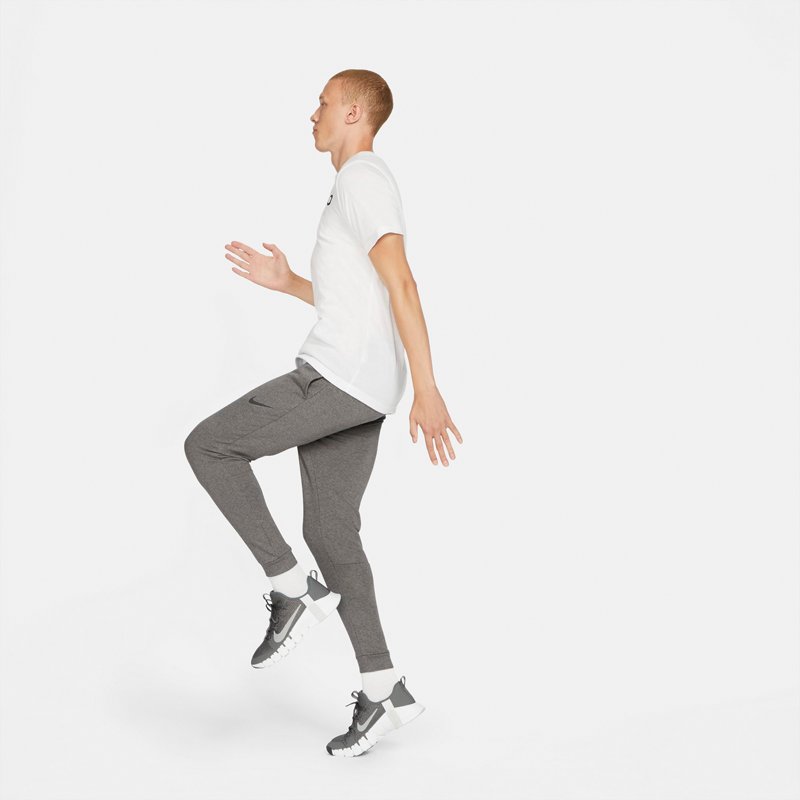 nike max taper leg slim fit