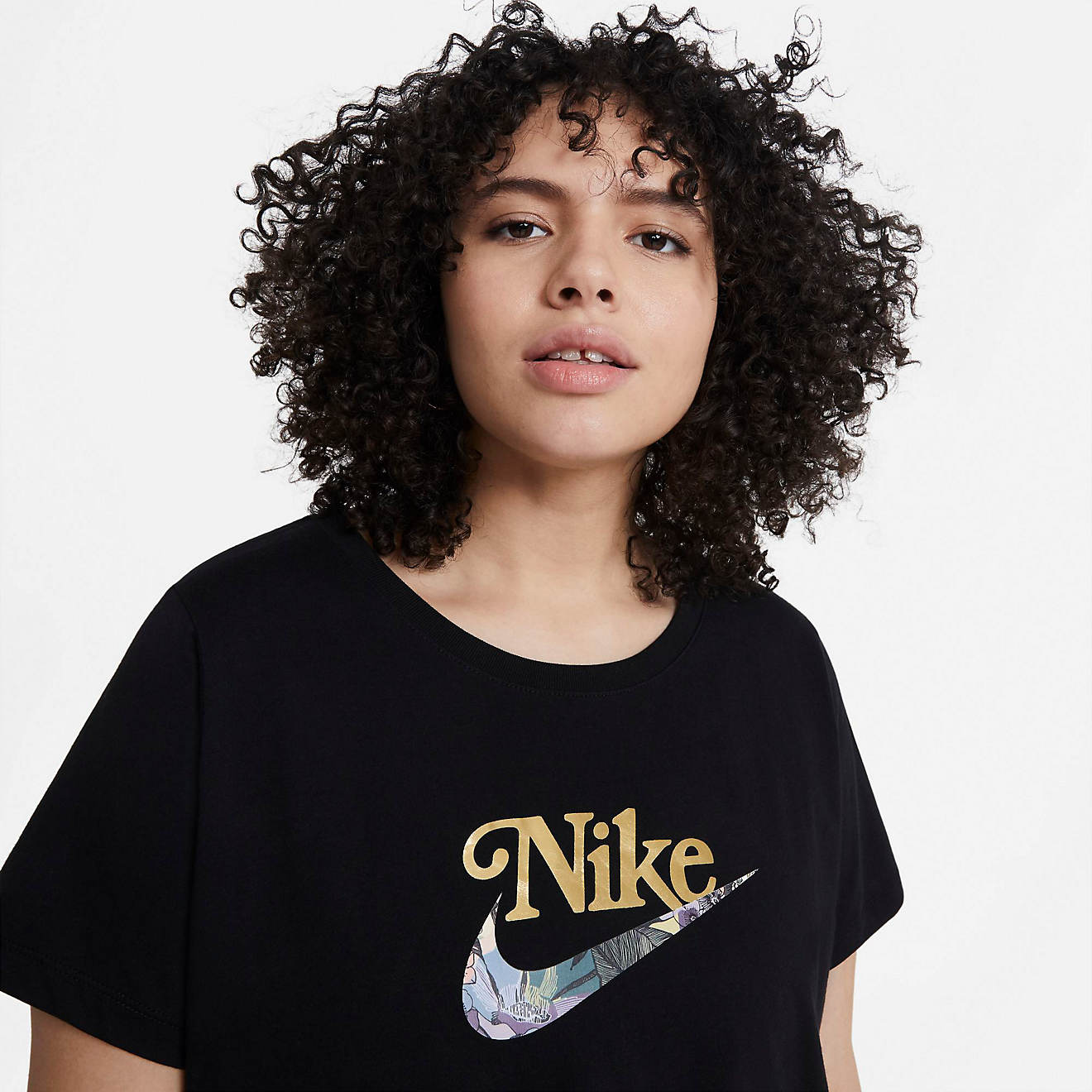 Nike Women's Femme Plus Size T-shirt | Academy