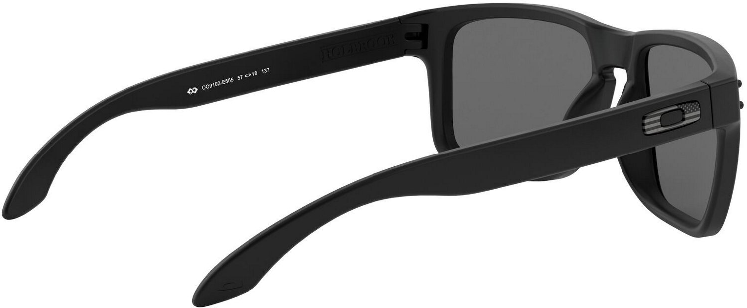 oakley holbrook flag