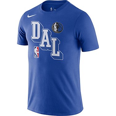 Nike Men's Dallas Mavericks Dri-FIT Essential 3D Short Sleeve T-Shirt.
