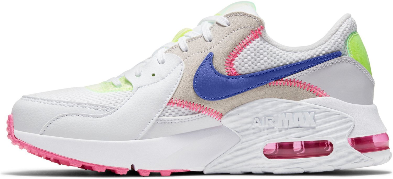 do women's air max run small