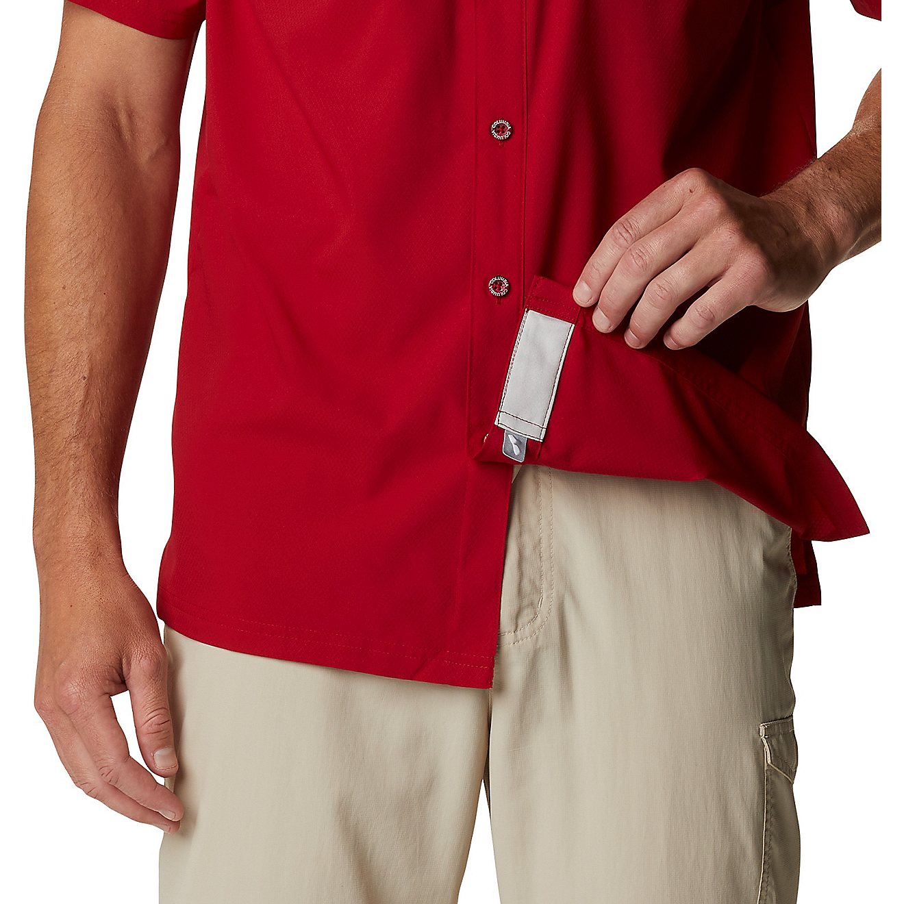 Columbia Sportswear Men's University of Alabama Slack Tide Flag Camp Button Down Shirt                                           - view number 6