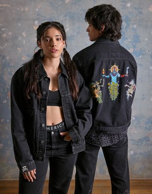 AE x Golgo Chamarra de Denim con Bordado del Día de los Muertos