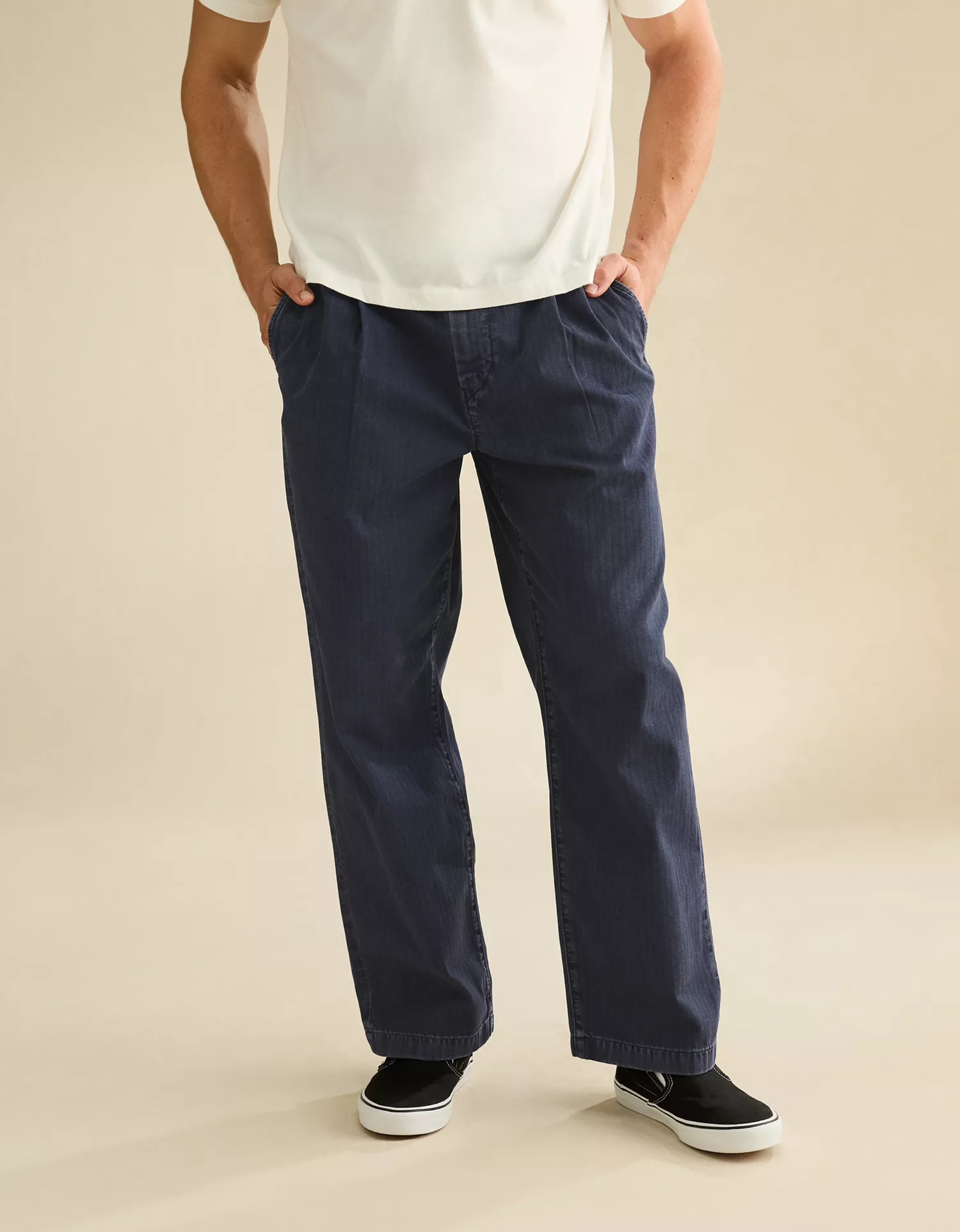 AE Loose Fit Lived-In Pleated Khaki Pant