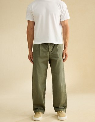 AE Loose Fit Lived-In Pleated Khaki Pant