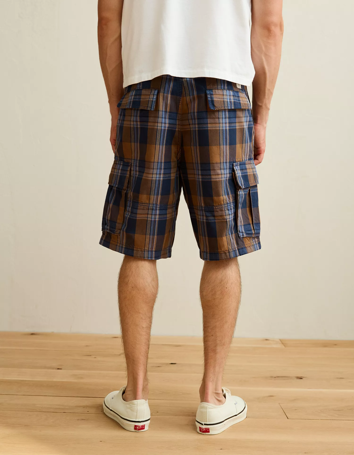 AE 10" Lived-In Cargo Short - thumbnail 2