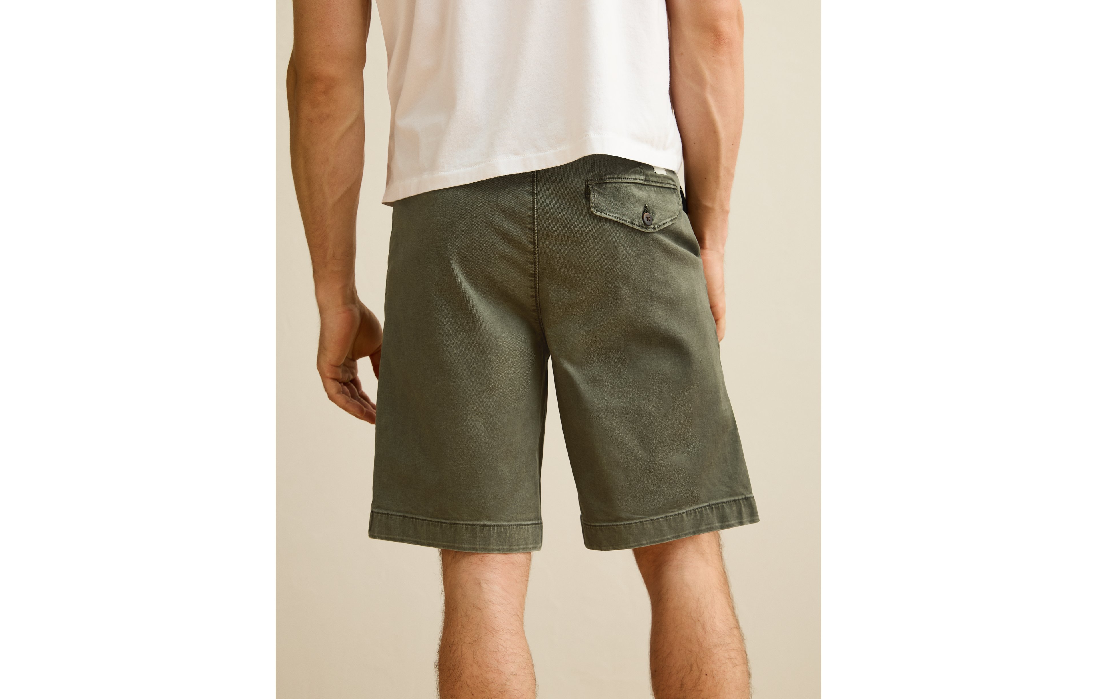 AE 9" Flex Loose Pleated Khaki Short