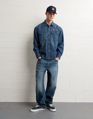 Мужская рубашка American Eagle AE Relaxed Fit Budweiser Denim Button-Up, цвет: Потёртый синий — фото 5