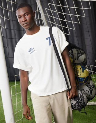 AE x Umbro Boxy Graphic T-Shirt | American Eagle