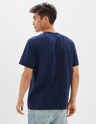 AE Playera con Gráfico de Logotipo de Fit Estándar