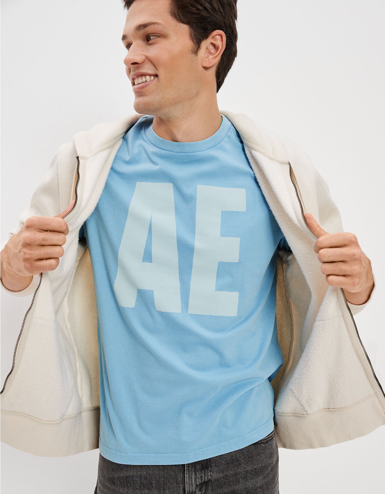 Camiseta supersuave con gráfico AE