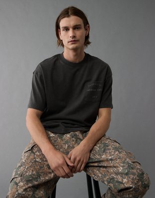 T-shirt droit à image avec poche AE