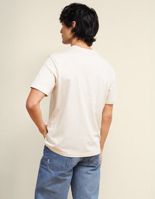 AE Standard Fit Lightweight Logo Graphic T-Shirt