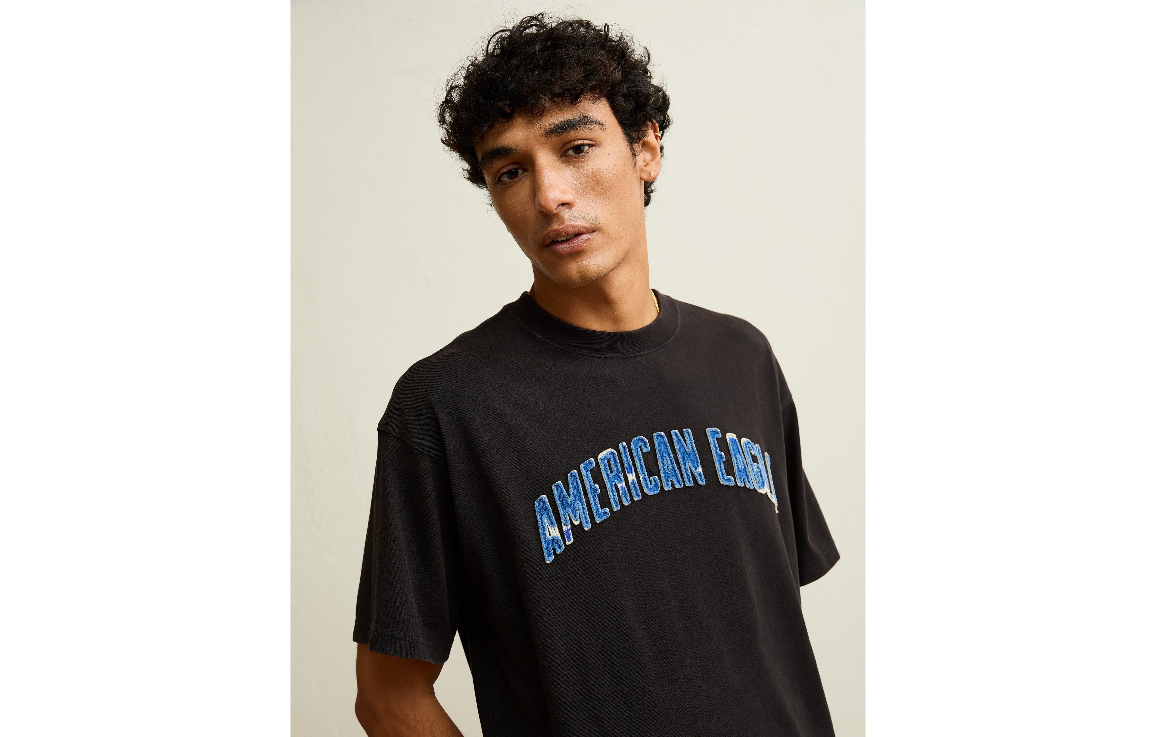 AE Standard Fit Logo Graphic T-Shirt