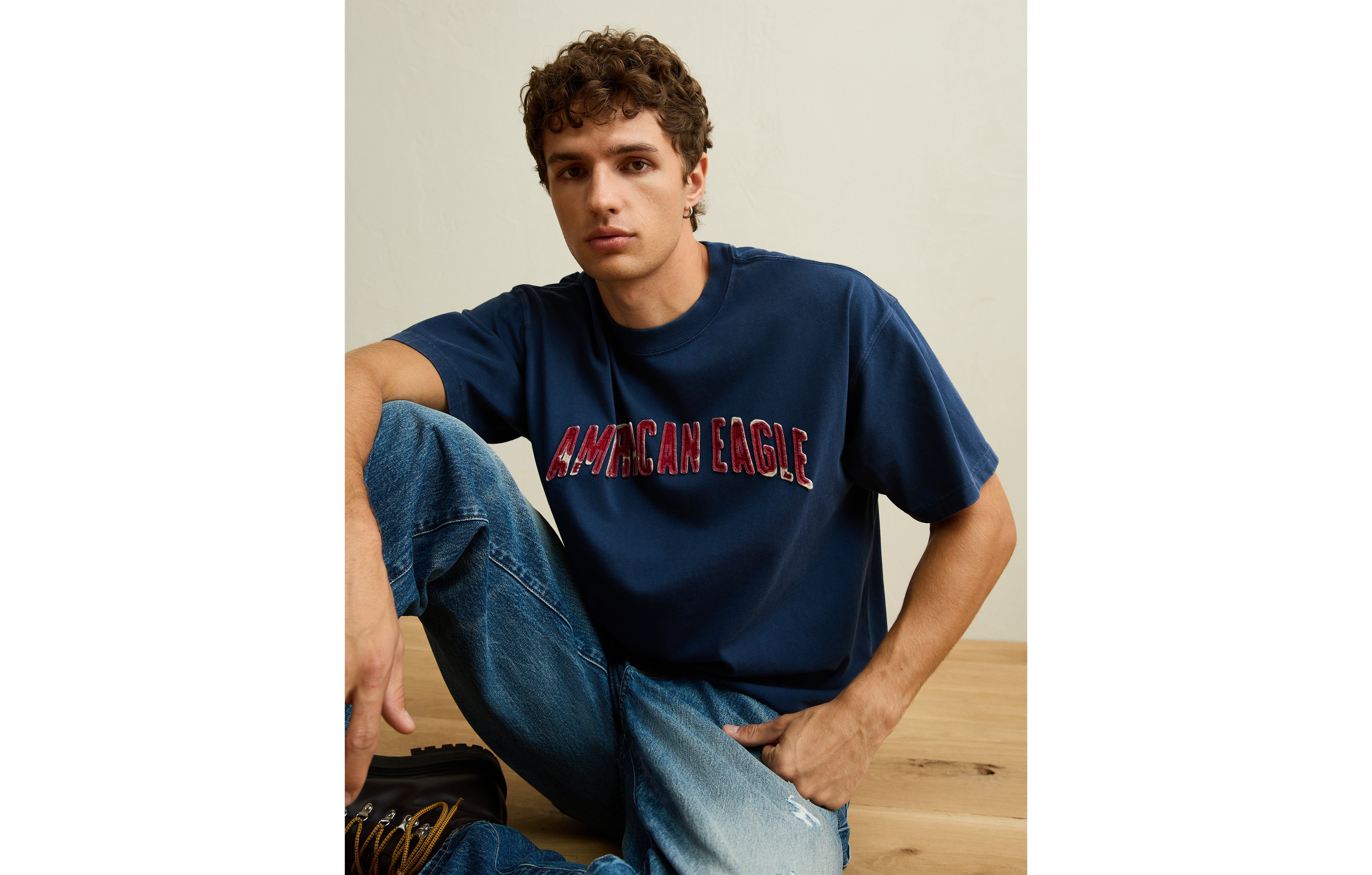 AE Standard Fit Logo Graphic T-Shirt