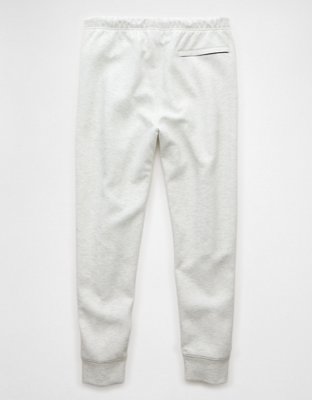 Мужские брюки American Eagle AE 24/7 Wisconsin Badgers Graphic Jogger, цвет: Меланжевый морозный — фото 4
