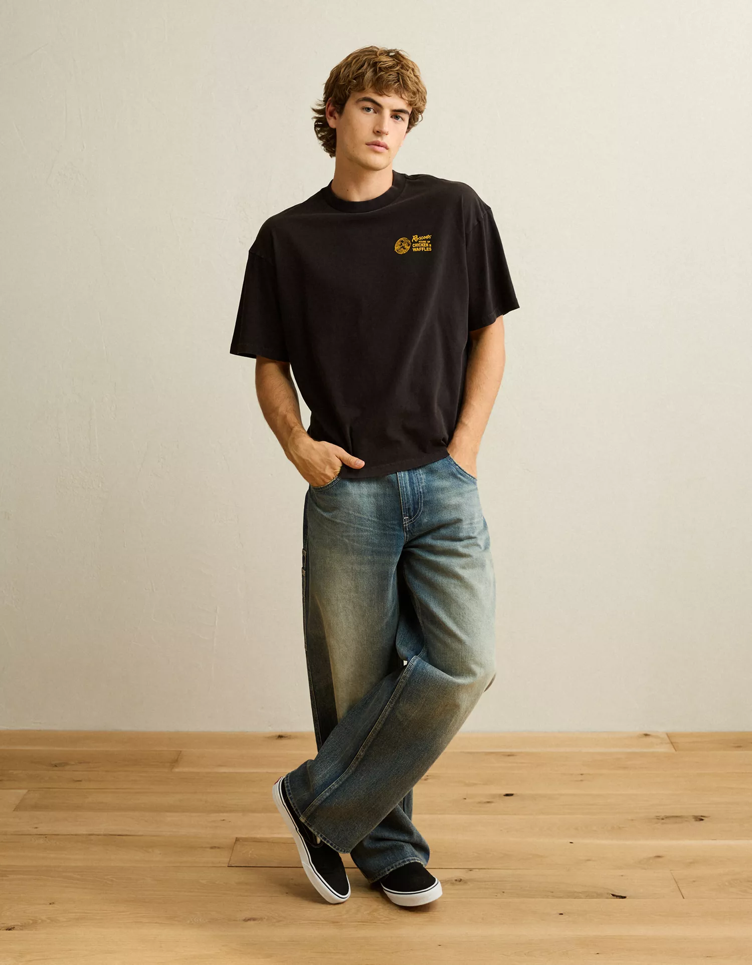 AE Boxy Fit Roscoe's Graphic T-Shirt - thumbnail 5