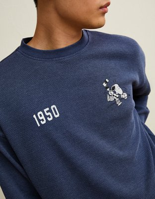 AE Boxy Fit Snoopy Long-Sleeve Graphic T-Shirt