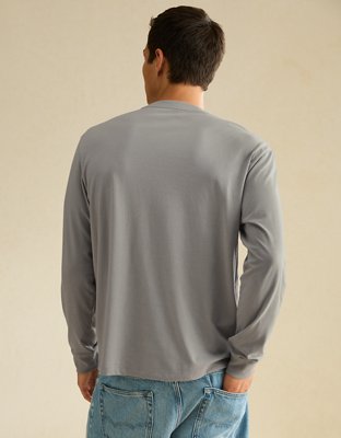 AE Standard Fit Snoopy Long-Sleeve Graphic T-Shirt