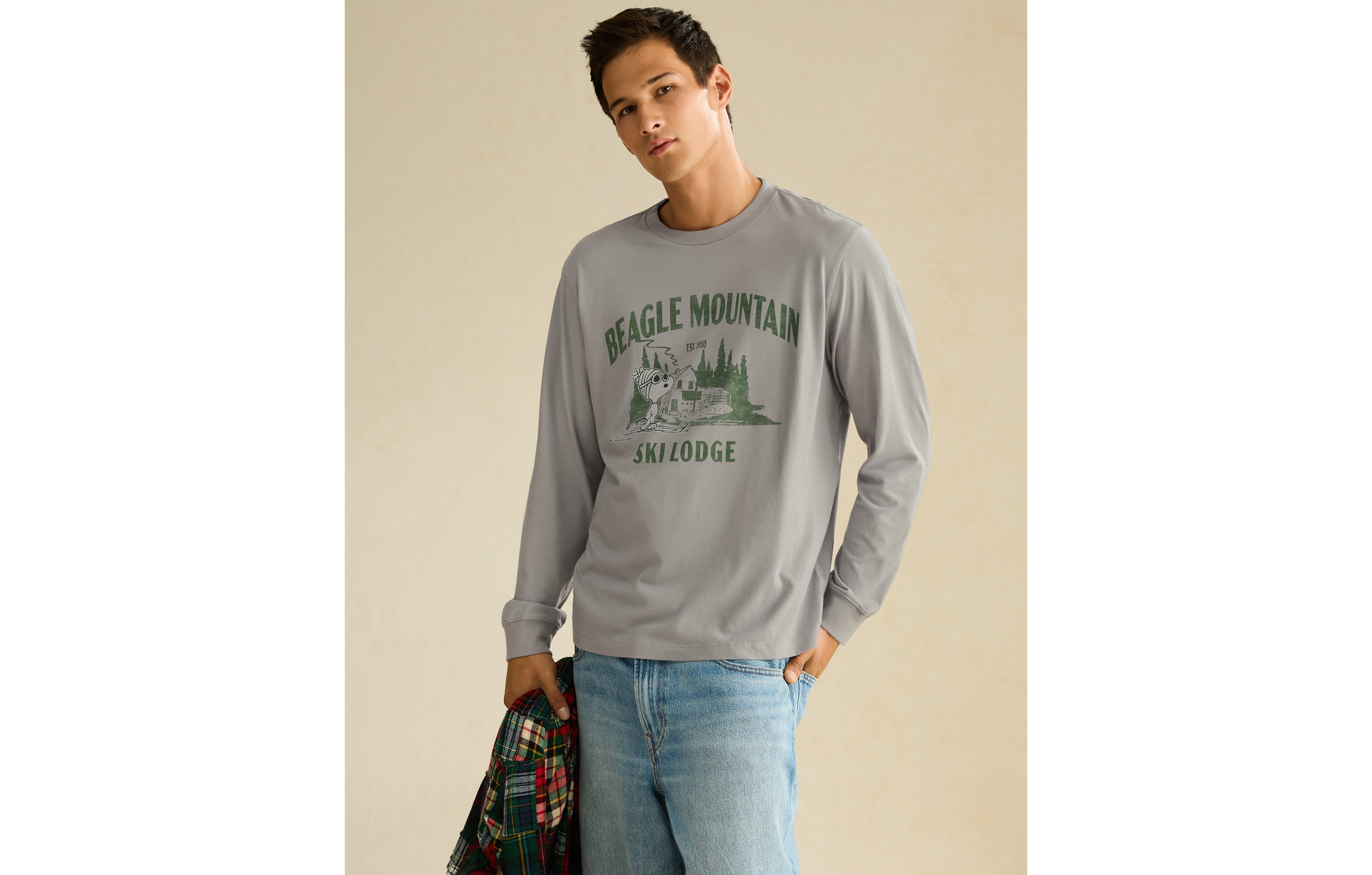 AE Standard Fit Snoopy Long-Sleeve Graphic T-Shirt