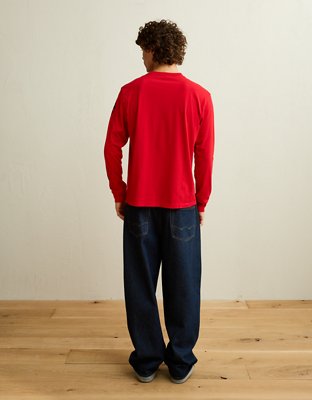 AE Standard Fit Snoopy Long-Sleeve Graphic T-Shirt