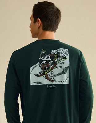 AE Standard Fit Mickey Mouse Long-Sleeve Graphic T-Shirt