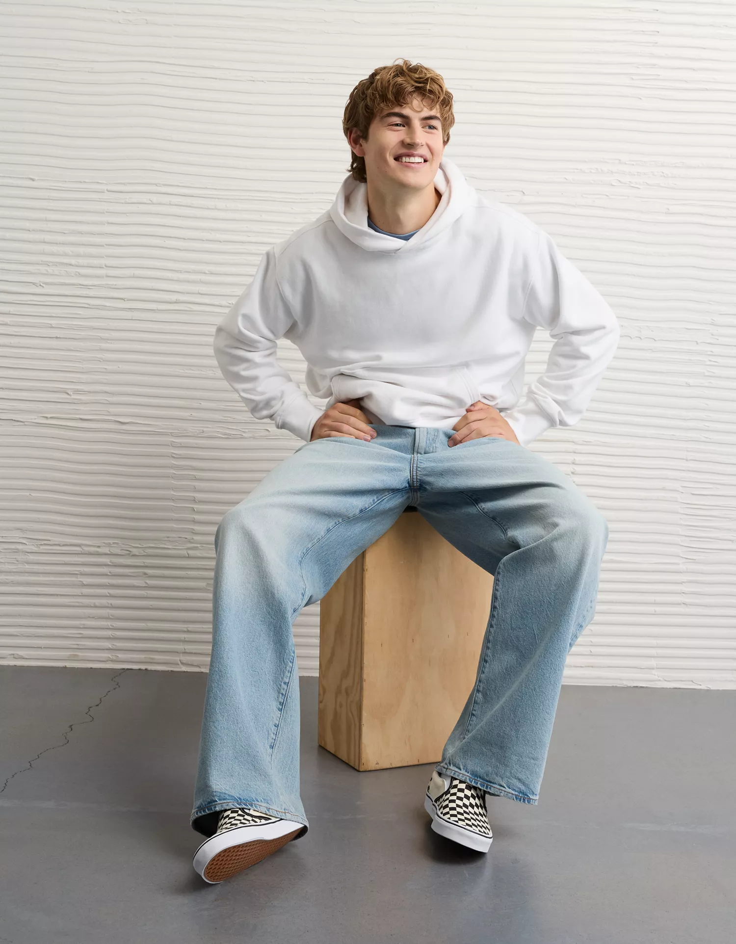 AE Laidback Luxe Heavyweight Hoodie - thumbnail 5