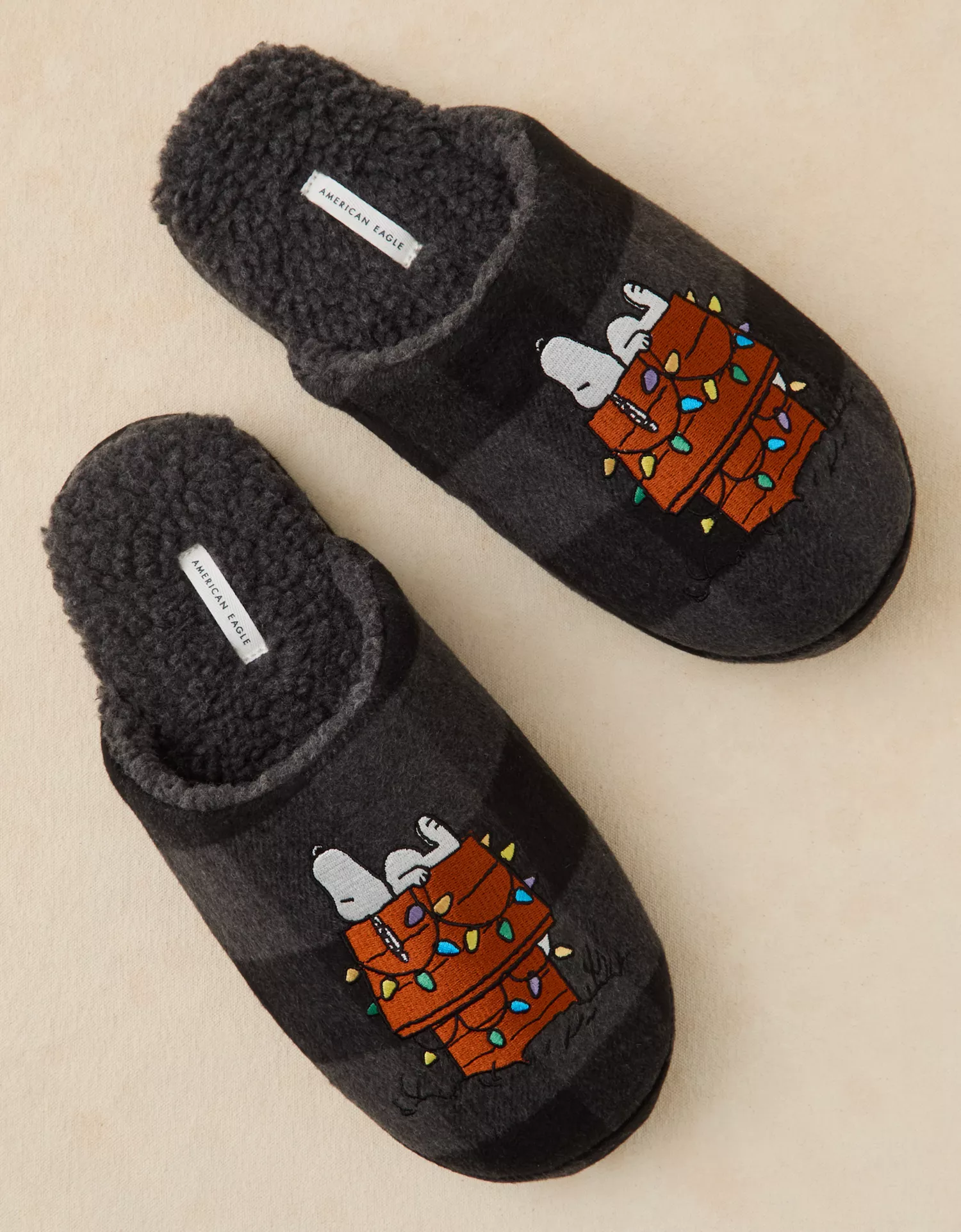 AE Snoopy Slippers - thumbnail 2