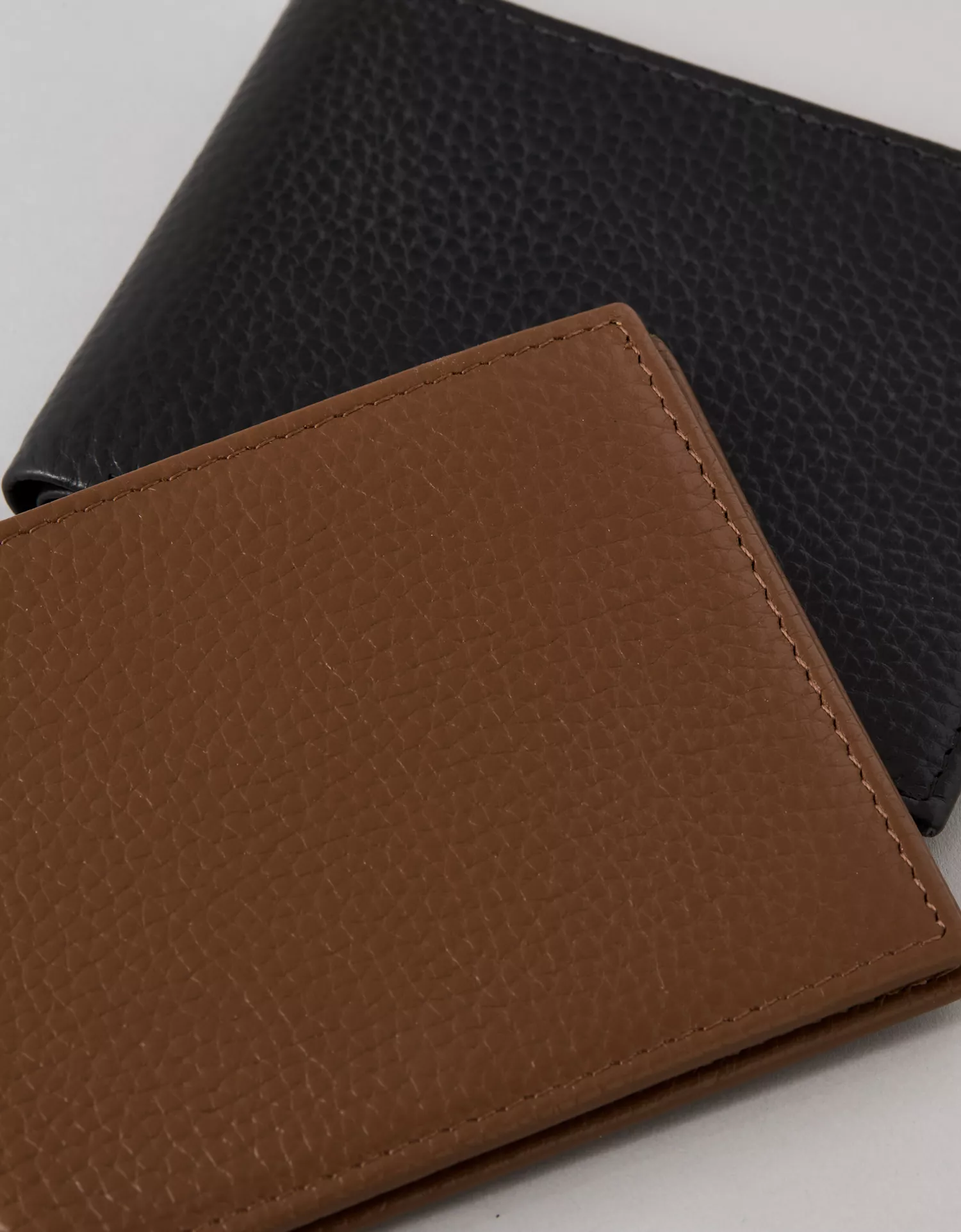 AE Leather Bifold Wallet - thumbnail 3