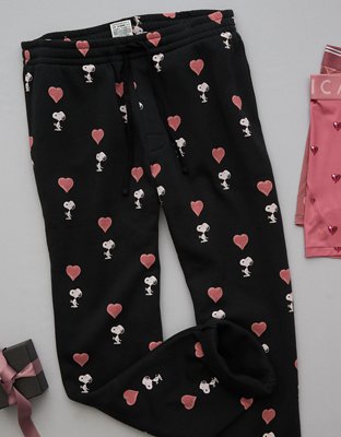 AE Snoopy Valentine's Day Flannel Lounge Pant | American Eagle