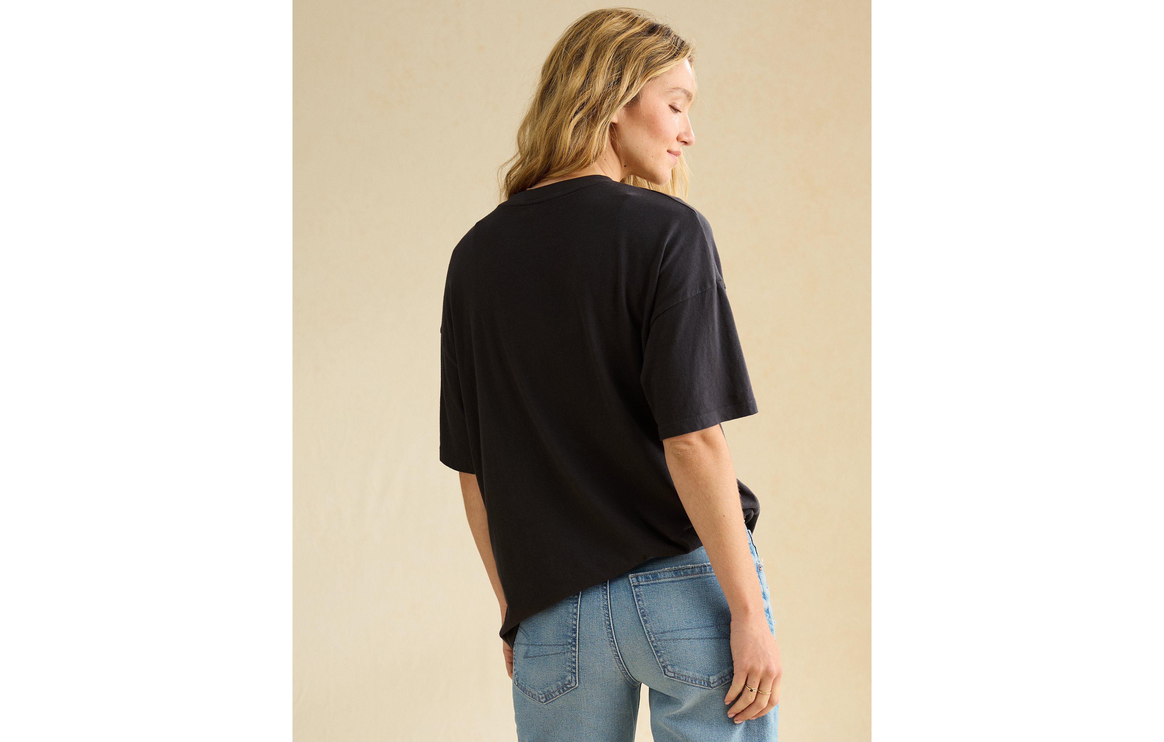AE Oversized A Court of Thorns and Roses Graphic T-Shirt