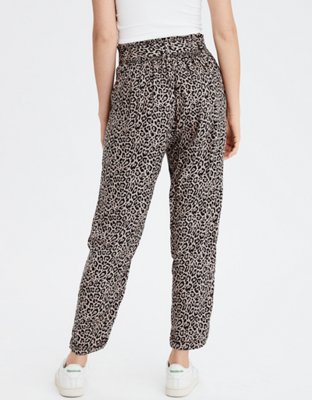 Женские брюки American Eagle AE High-Waisted Leopard Print Tapered Pant — фото 2