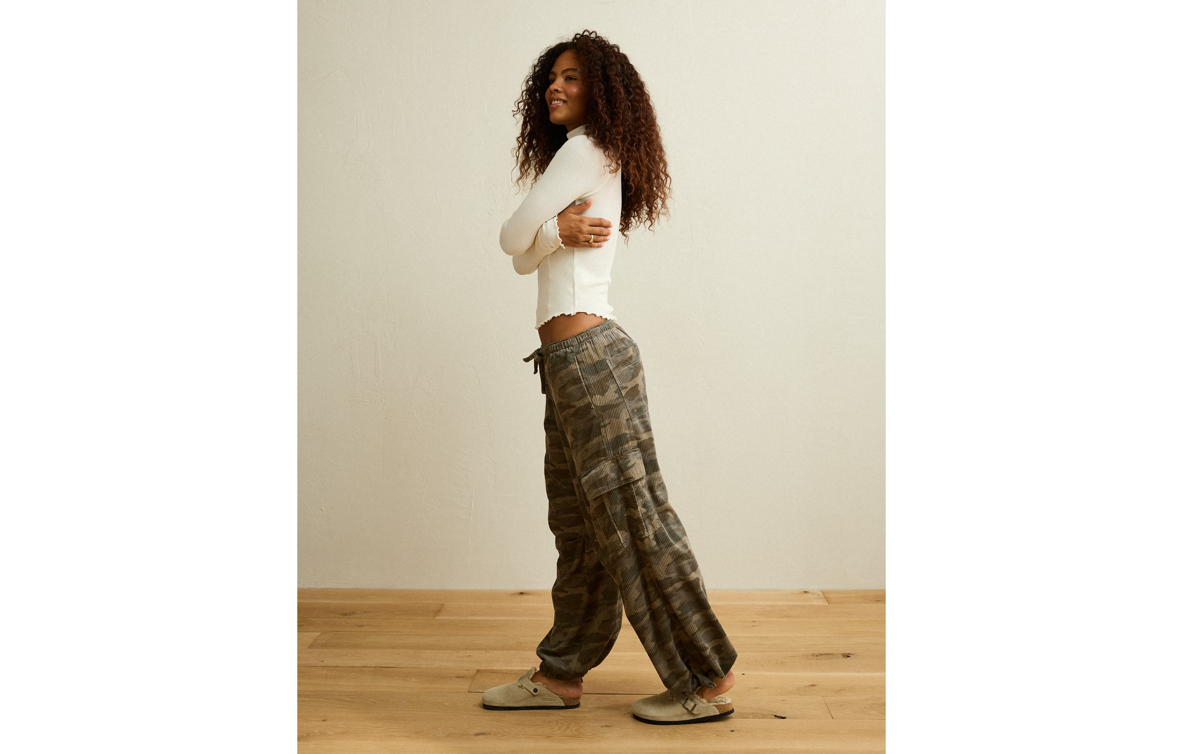 AE Low-Rise Cozy Corduroy Cargo Pant