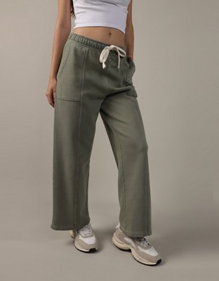 AE Wide-Leg Sweatpant