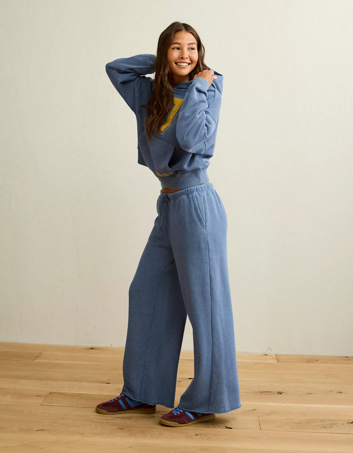 AE Campus Low-Rise Wide-Leg Sweatpant - thumbnail 5