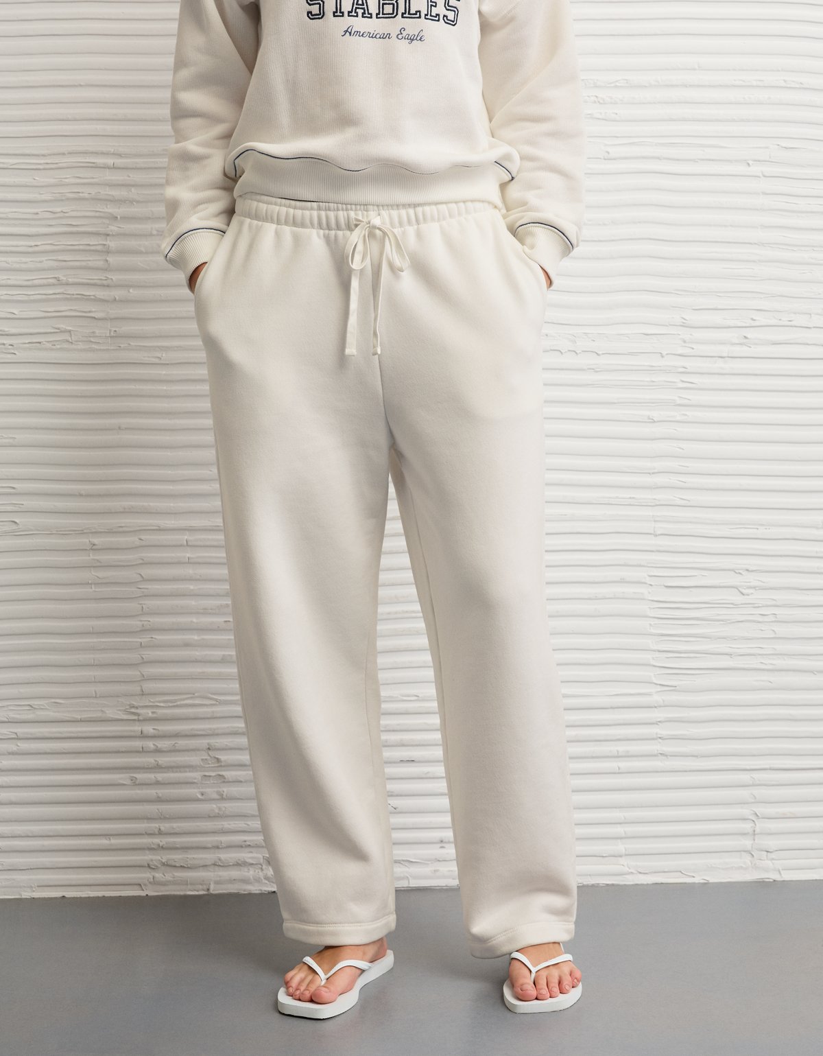 AE Everyday Luxe Barrel Sweatpant - image 5