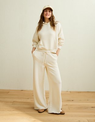 AE Campus Low-Rise Wide-Leg Sweatpant | American Eagle