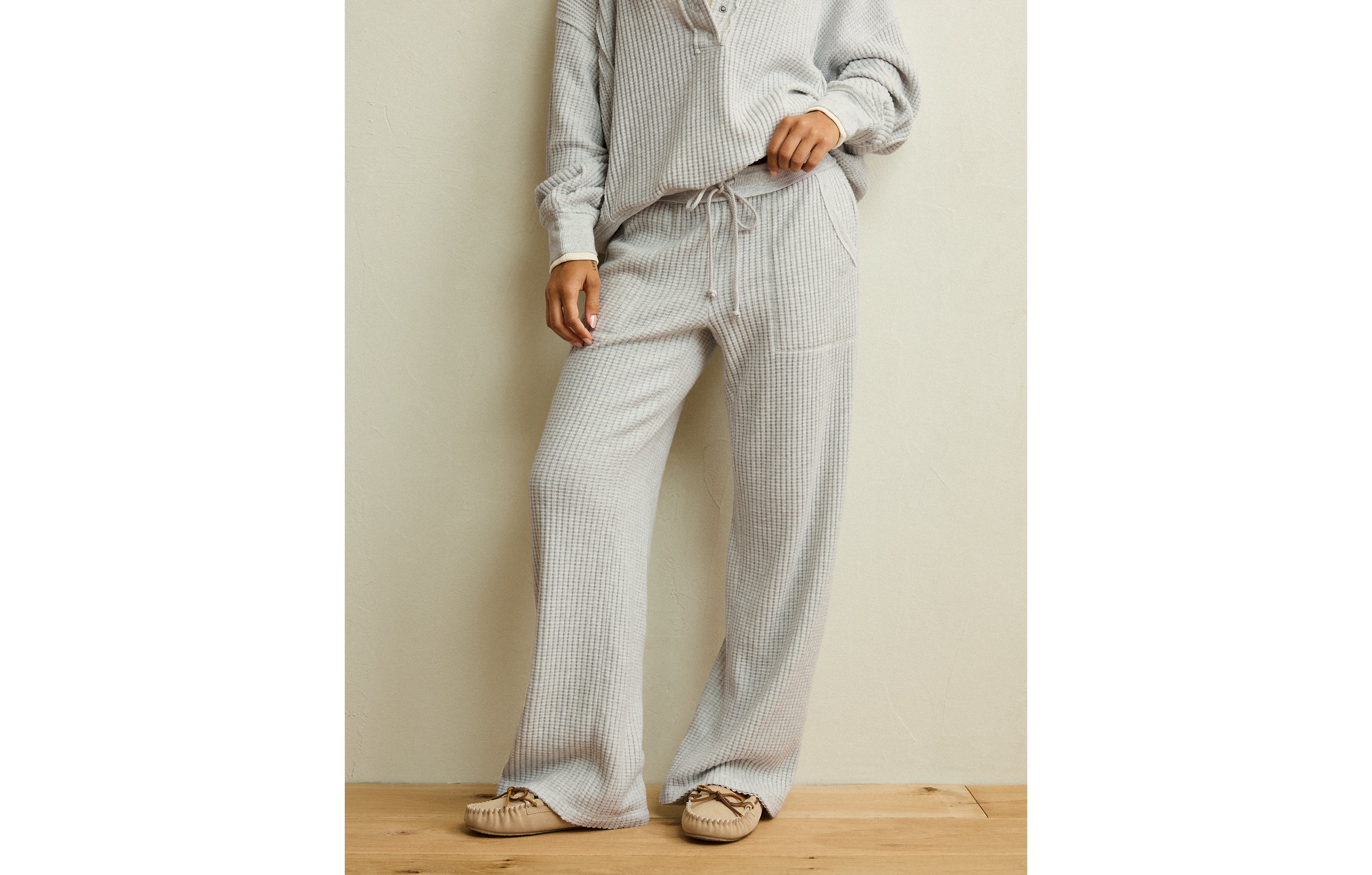 AE Big Hug Waffle Wide Leg Sweatpant