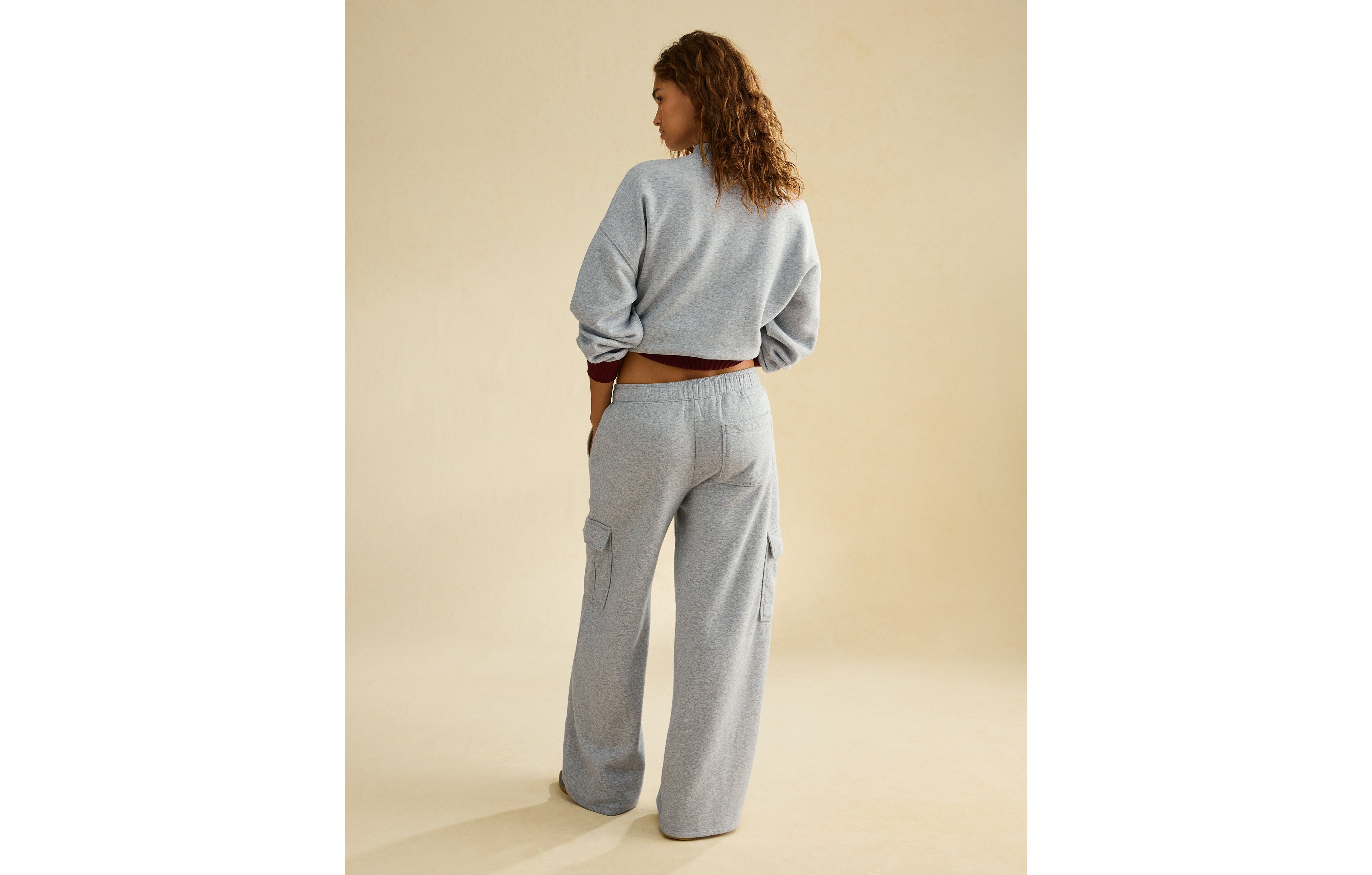 AE Everyday Luxe Cargo Wide-Leg Sweatpant