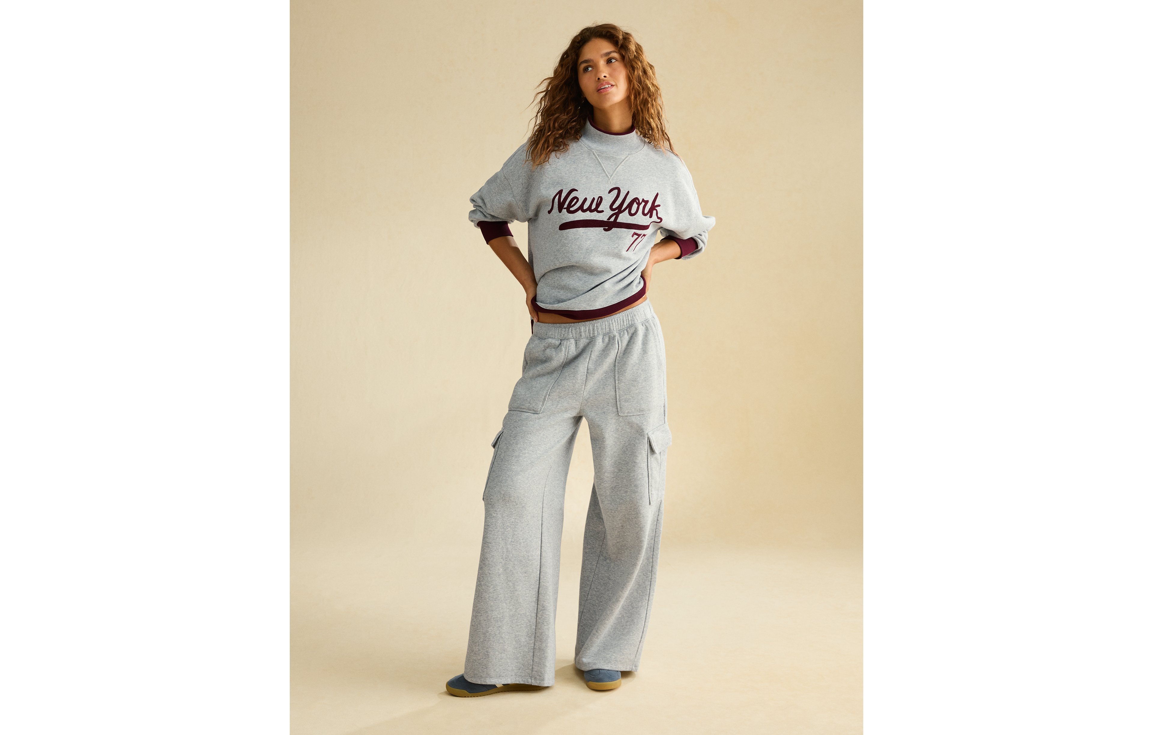 AE Everyday Luxe Cargo Wide-Leg Sweatpant