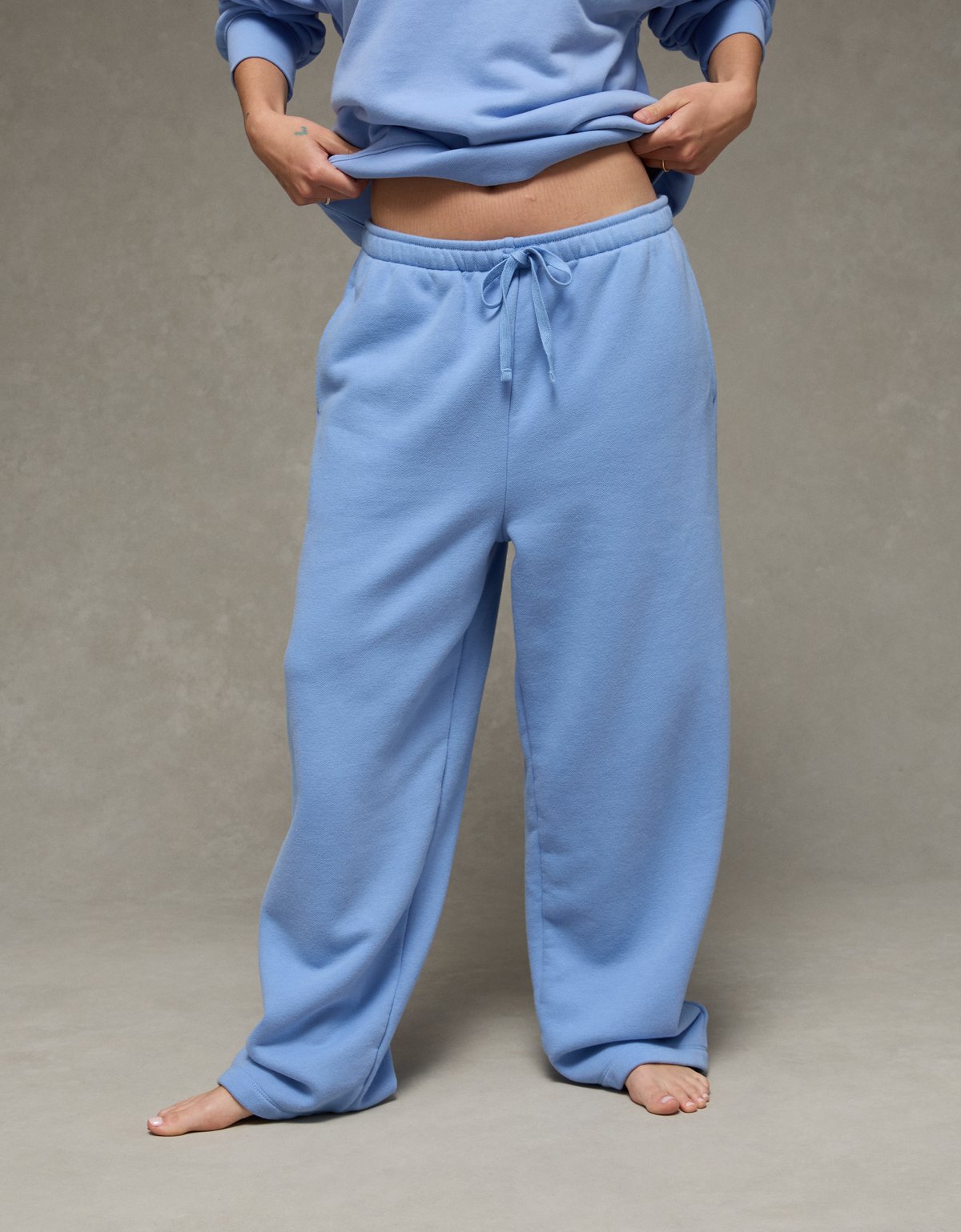 AE Everyday Luxe Barrel Sweatpant - image 5