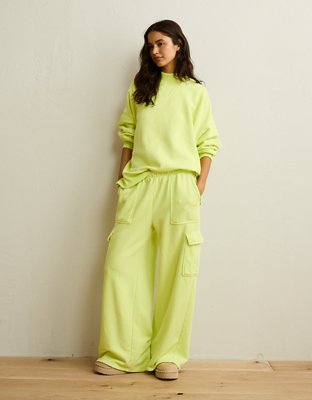 AE Everyday Luxe Cargo Wide-Leg Sweatpant
