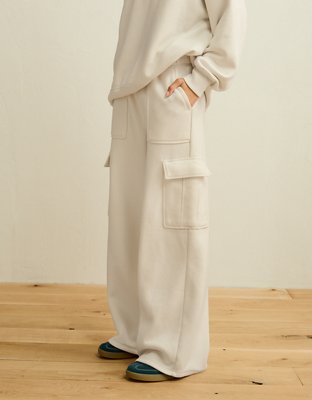 AE Everyday Luxe Cargo Wide-Leg Sweatpant