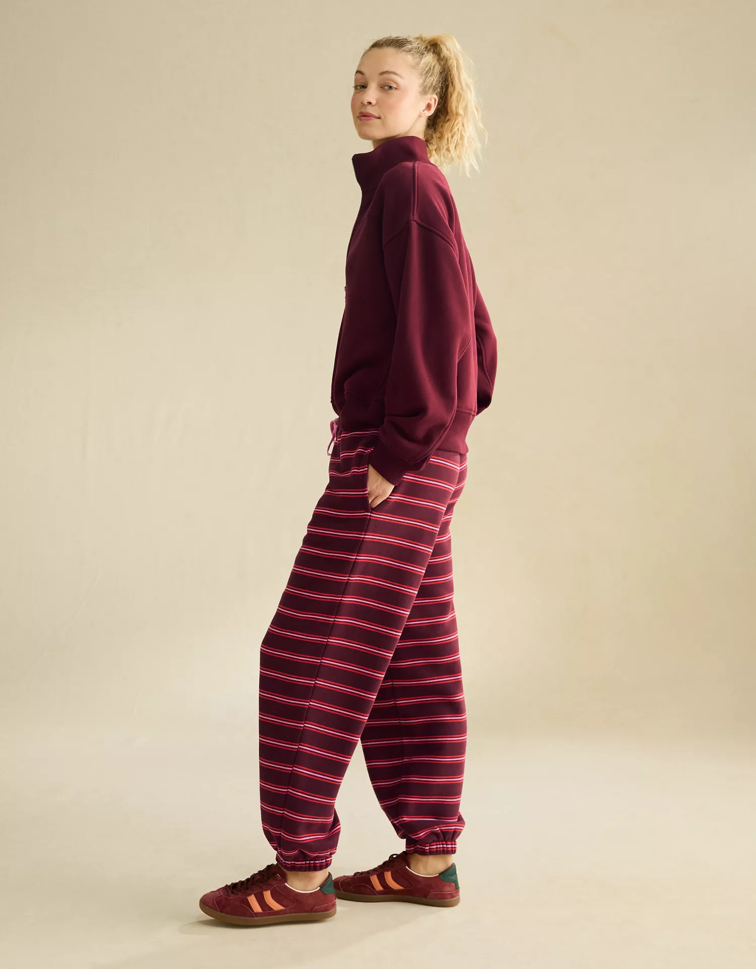 AE Everyday Luxe Low-Rise Baggy Jogger - thumbnail 8