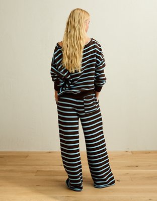 AE Dreamy Fleece Low-Rise Wide-Leg Sweatpant