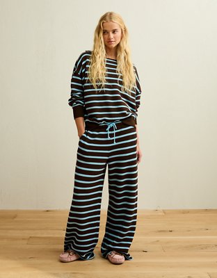 AE Dreamy Fleece Low-Rise Wide-Leg Sweatpant