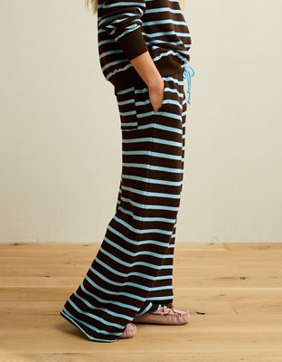 AE Dreamy Fleece Low-Rise Wide-Leg Sweatpant