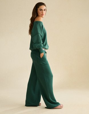 AE Dreamy Fleece Low-Rise Wide-Leg Sweatpant